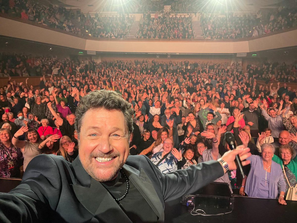 Glasgow! Just look at you lovely lot! Thank you so much for an amazing night. Just 2 shows to go 🥹…….York, make sure you bring your dancing shoes 🎉 Mx #onwiththeshow #onwiththeshowtour #glasgow