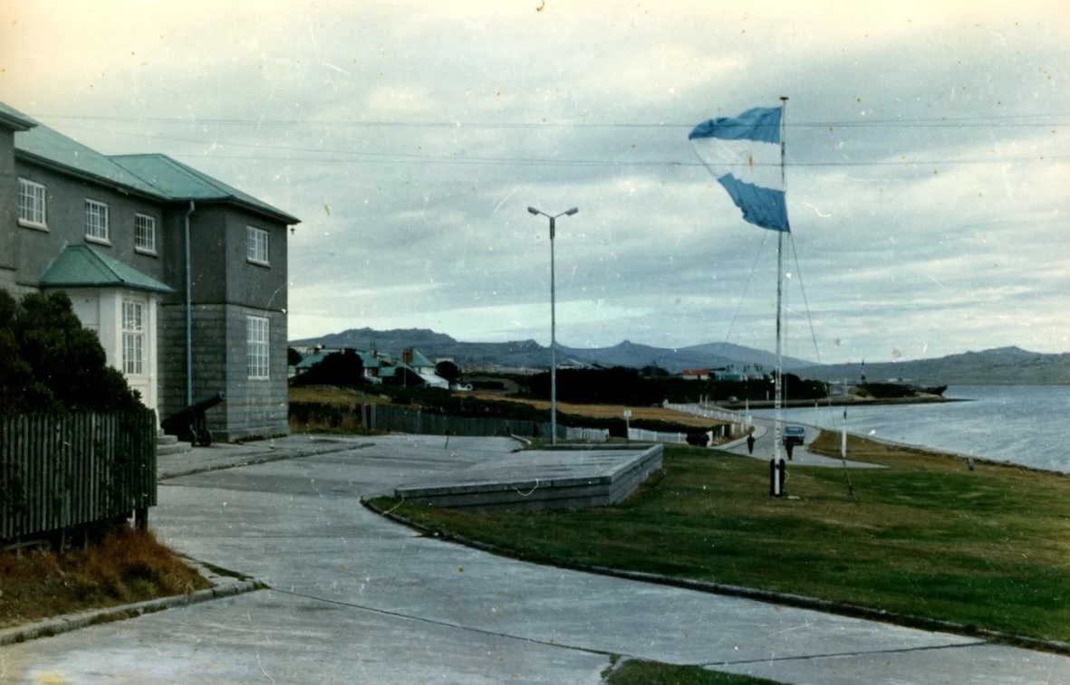 📷 #FotosConHistoria 📚 
Cuatro postales del 2 de abril de 1982. 

#Malvinas42 🇦🇷