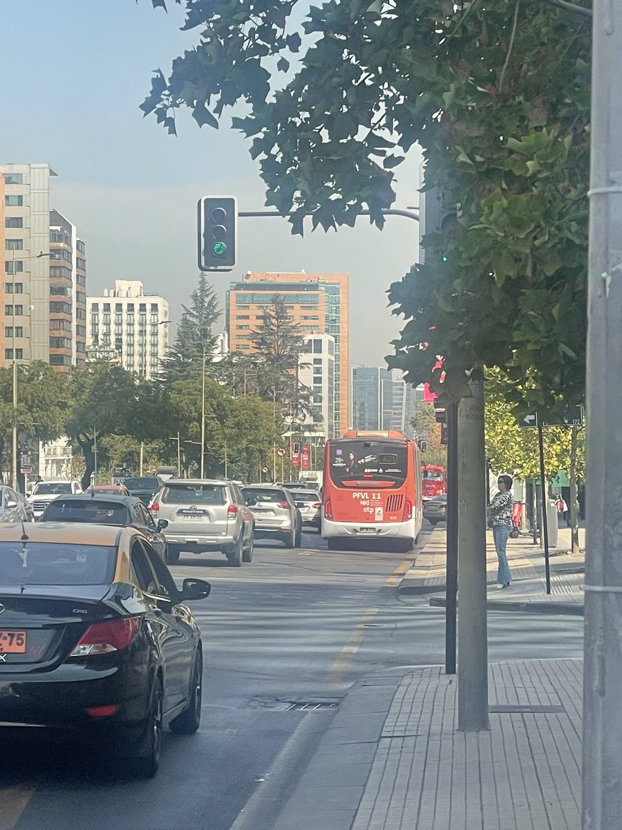 _sadbebe_'s tweet photo. @Transantiago  micro sigue de margo en paradero Pc179 a pesar de que le hicimos señas para que parara. Típico del recorrido 421! https://t.co/D3xeXe1J0C