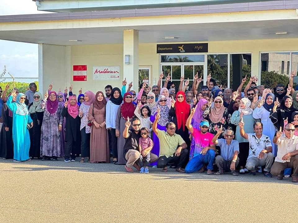 dreamsibbe's tweet photo. ރޯދަމަހިގެ މިހުނު އާވިގަނޑި މިދާއިރައި ރައްޔިތުން މަށަ ތިކިއުއްވި ހުނު މަރޮހަބާށަ ހިތެ އަޑިއެން އިހްލާސްތެރި ކަންމާއެއްކޮހޮ ޝުކުރު އަދާ ކެރަން.
ތިހުށައި ރައްޔިތުންގެ ޚާދިމަކުގެ ގޮތެއި ވަރޮބަލިކަމައްނޭތީ ހިންނާހިން ކަމިގެ ފުރިހަމަ ޔަގީންކަން ދެން.
#Ibbe https://t.co/IlMV2r9TO5