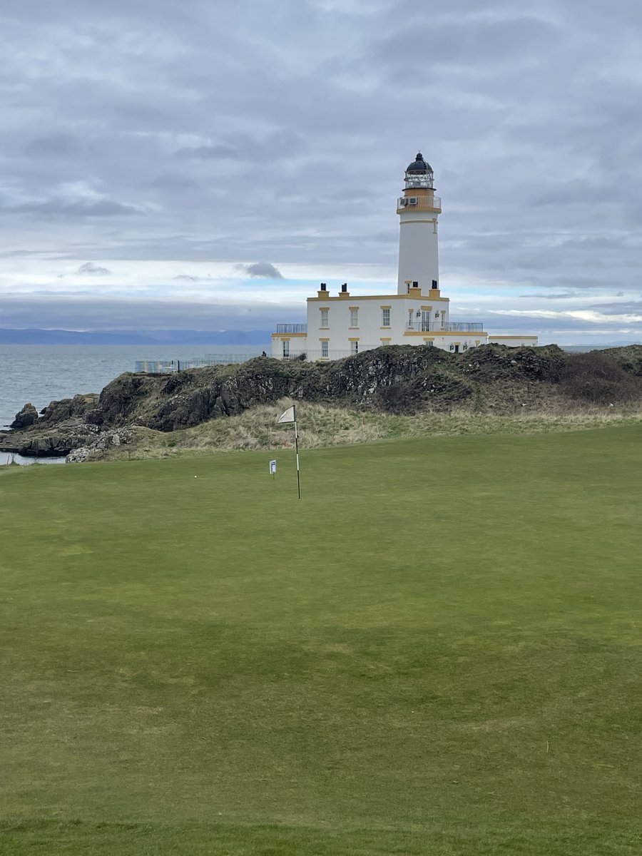 Great couple of days on the links! 🏌️‍♂️🏴󠁧󠁢󠁳󠁣󠁴󠁿🍻 @TrumpTurnberry @MickyBridges8 @MartyWrightson9 @Albatrossgolfhe