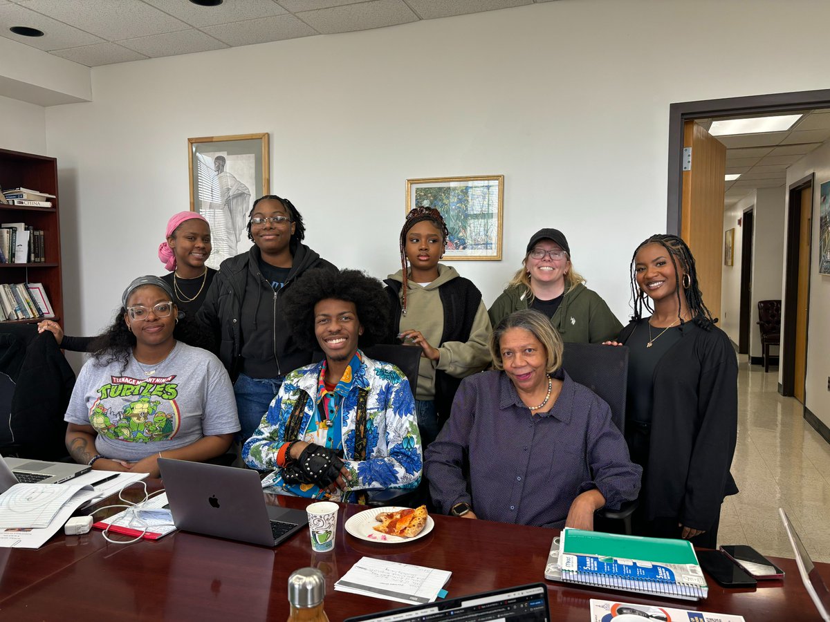 Morgan_DeptENGL's tweet photo. The meeting of the Bard Squad to revise Liberty Senior Center's memoirs. 
#EnglishIsTheNewSTEM https://t.co/P7z4afaW3S