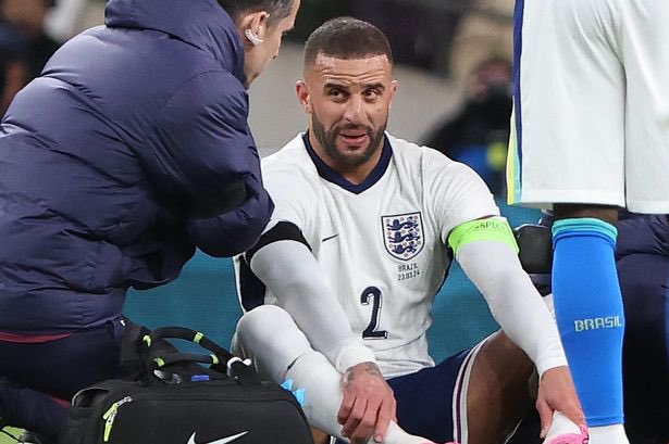 Kyle Walker having a scan on hamstring problem picked up with #England. 50/50 for #ManCity v #Arsenal as it stands, acc to my colleague @RobDorsettSky. #MCFC also assessing Stones + Nunes after picking up knocks on intl duty. More on @SkySportsNews