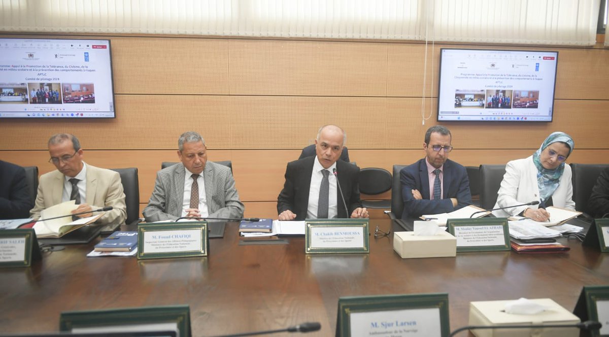 PNUDMaroc's tweet photo. 📸 Tenue de la 7ème réunion du #COPIL 👥 du projet #APT2C. Le #PNUDMaroc s'engage aux côtés du @MENPSGOV et de @norvegeambmaroc 🇳🇴 pour un avenir où la tolérance 🤝, le civisme 🌍 et la citoyenneté 👥 sont au cœur de l'éducation 📚 de la jeunesse 🇲🇦. https://t.co/0CiMy4gNJi