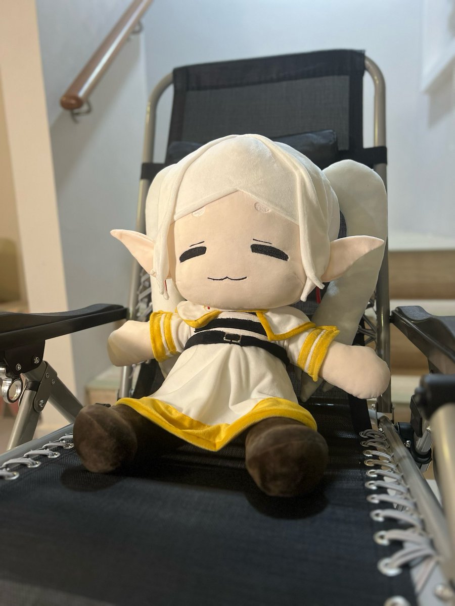 boonmake_'s tweet photo. Meet 80cm Frieren plushie 💖✨

#frieren https://t.co/XHHkgsWj2K