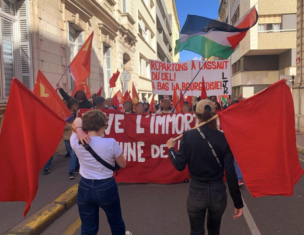 Cause_du_Peuple's tweet photo. 🔴⚡ Le site d'information international Red Herald partage les photos de la manifestation d'hommage à la Commune de Paris, qui s'est tenue à Saint Etienne ce samedi. Vive la glorieuse Commune de Paris ! 🚩

https://t.co/o8gcj2sR2e https://t.co/3DTi7cBL9U
