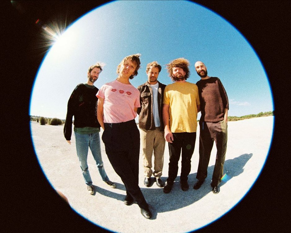 Amazing Radio tweet media