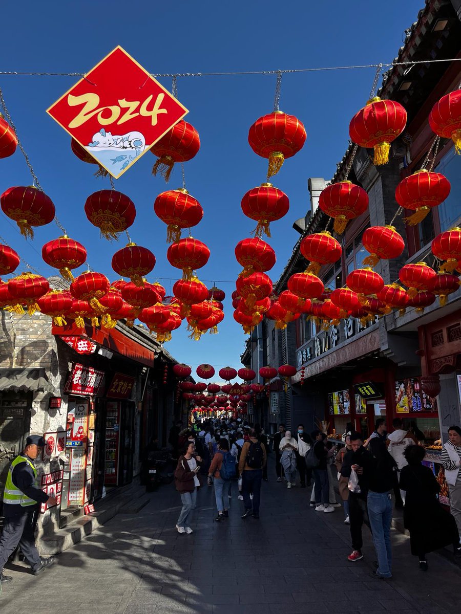 Our Yr9 &amp; 10 Mandarin students have been on a trip to China. Visiting Beijing then Xi'An to meet their pen pals, this has given them a wonderful opportunity to practise their Mandarin and immerse themselves in the culture! 

Read more on our news blog: bit.ly/BartsMandCT24