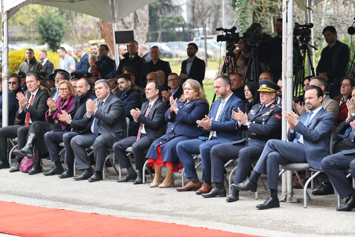 SlavjankaPetrov's tweet photo. 📌 4️⃣ години Северна Македонија🇲🇰 во НАТО значи 4️⃣ години зацврстена безбедност и сигурност за нашите граѓани.

👉 Денес сме еднакви помеѓу еднаквите, ��а масата на 3️⃣2️⃣ суверени демократии каде нашиот глас е слушнат, а нашите интереси и размислувања вреднувани. https://t.co/aGTe4fhHWj
