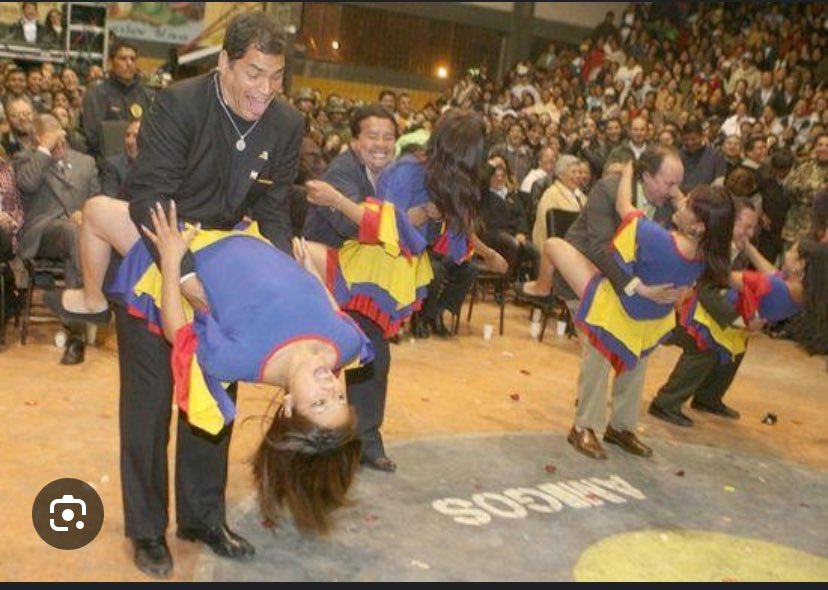 be_ri_to's tweet photo. Te estás saltando algunas parte de la historia pero aquí estoy para recordarte. 
"Yo no sé si la equidad de género mejora la democracia, lo que sí es seguro es que ha mejorado la farra impresionantemente; ha mejorado el buen vivir porque… ¡se armó una farra!” R. Correa. https://t.co/JSLC0h36OS