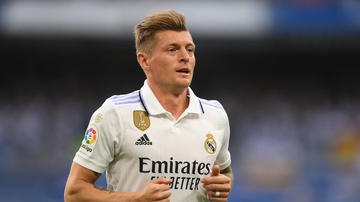⚪️⚪️ Toni Kroos prolonge au Réal jusqu’en 2025 … une année de plus à admirer ce génie du foot au plus haut niveau 🤩