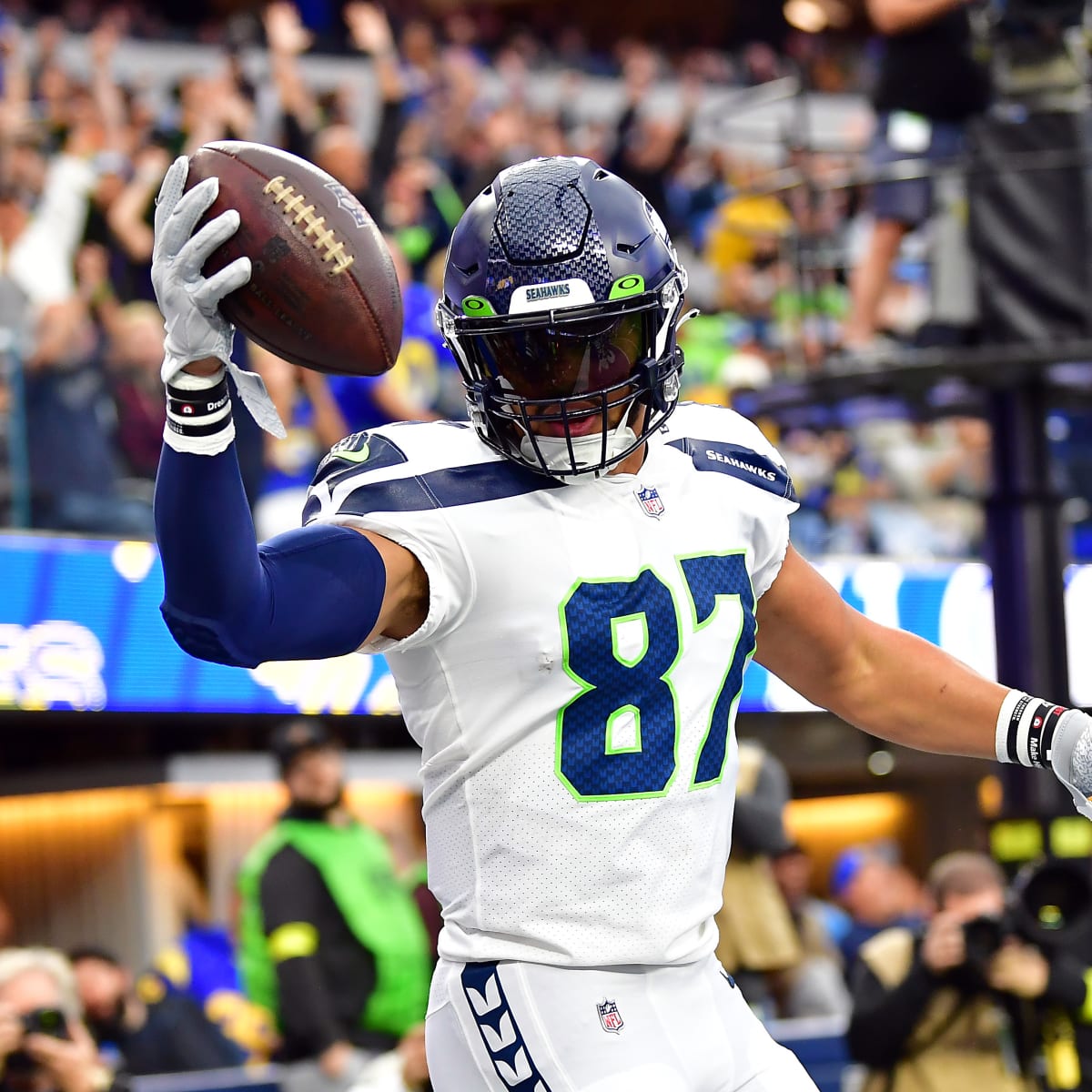 campus2canton's tweet photo. In his final installment of the series, for now, @Knighthawk7734 looks at the value changes of tight ends affected by free agency! #2024NFLSeason #ChigOkonkwo #DaltonSchultz #dynasty #DynastyStrategy #DynastyTightEnd #Fantasyfootball #GeraldEverett

https://t.co/JUTh3VhGzA https://t.co/dpuMvsaZZV