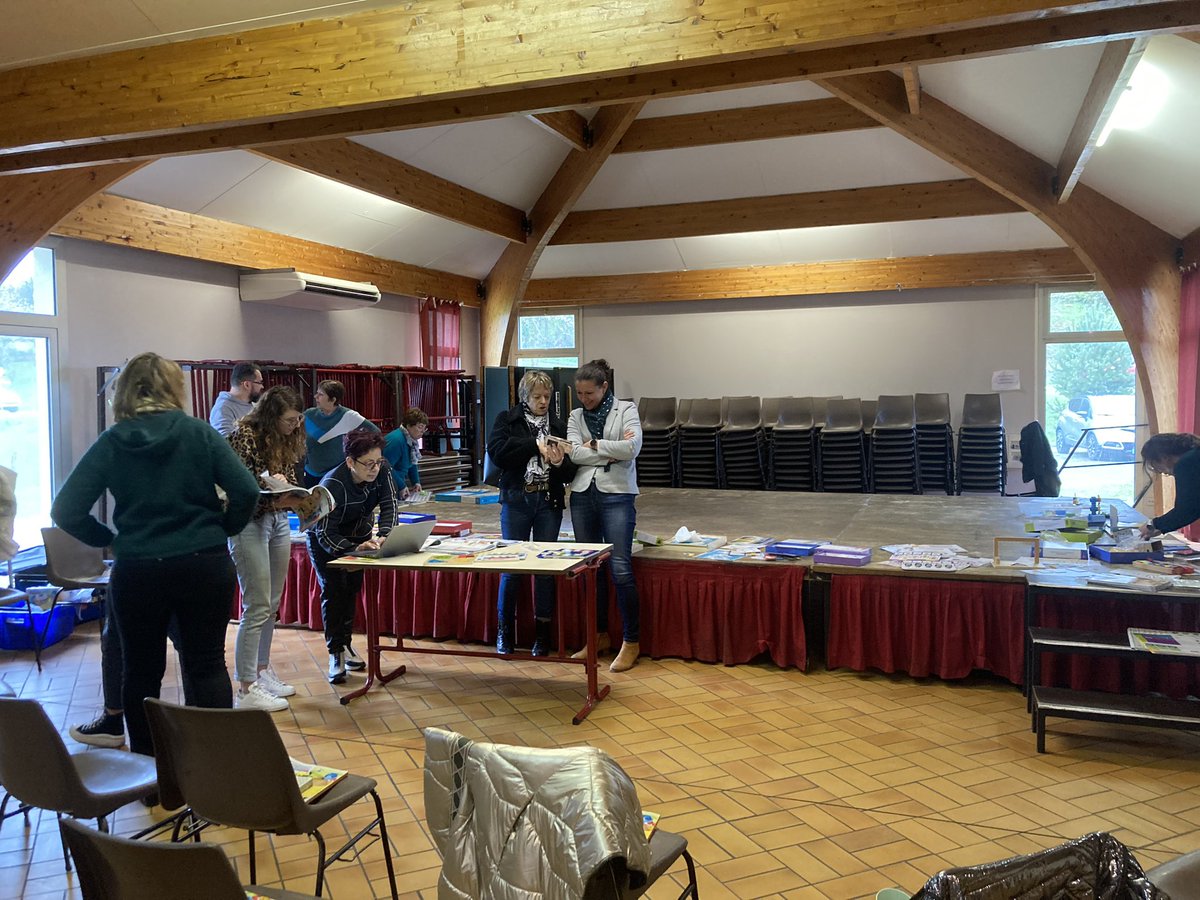 Aujourd’hui la section Meuse s est retrouvée : Mme Rihtar <a href="/NathanEditions/">Editions Nathan</a> est venue nous présenter les nouveautés et jeux de logique . Un grand merci pour ce moment de partages et d échanges  <a href="/AGEEM_National/">AGEEM National</a>