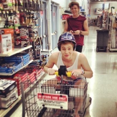 hourly lashton 🍉 (@hourlylashton) on Twitter photo 