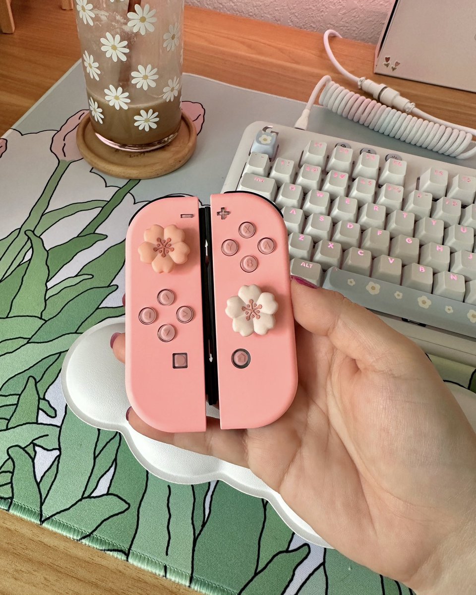 cozywithmar's tweet image. Im sorry I’m still so obsessed 🌸✨