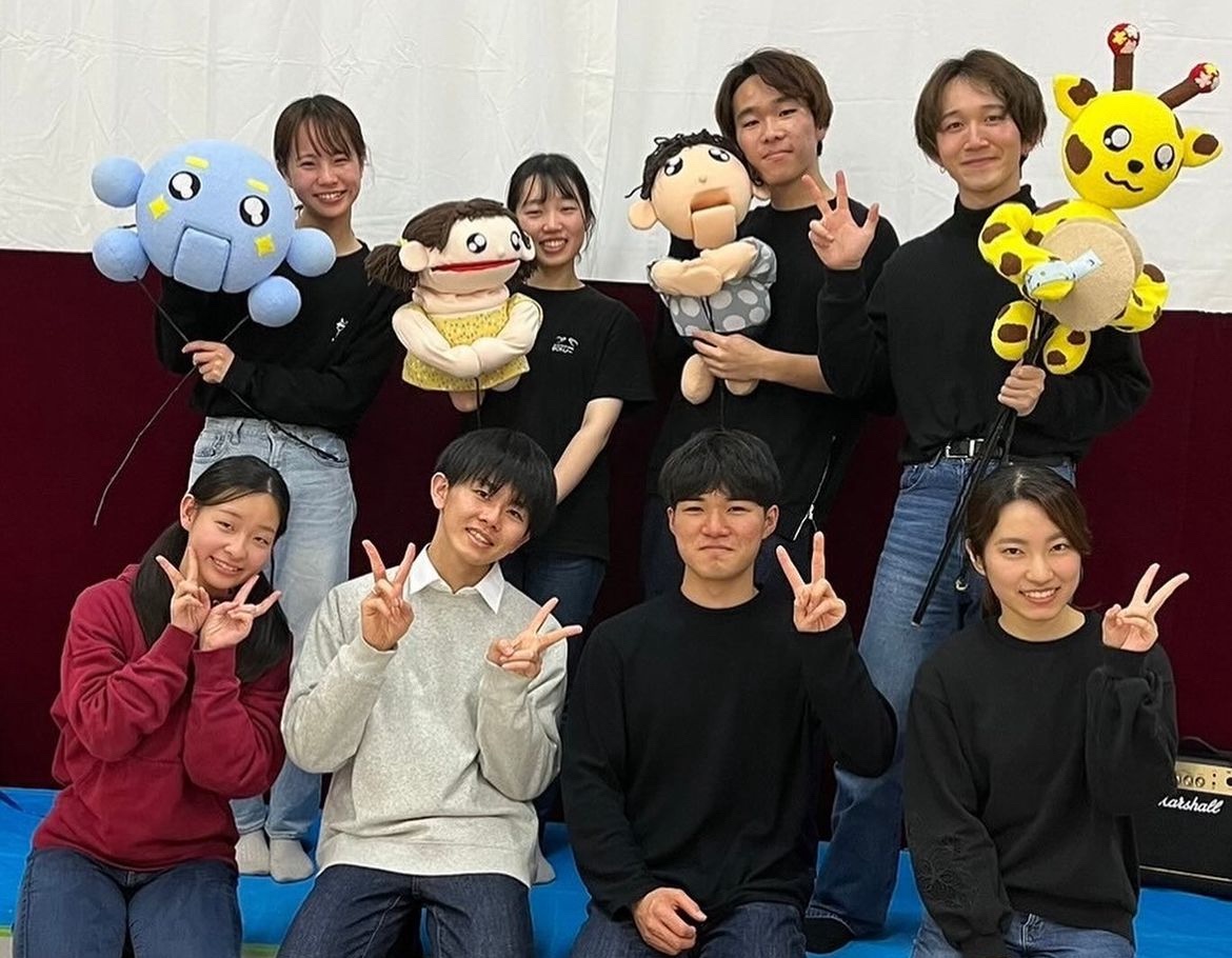 coroppo's tweet photo. 🌱2月〜3月🌱
【依頼公演】
幼稚園の年度終わりの時期に岐阜近郊の幼稚園などで人形劇を行っています🧸劇をするだけでなく、子供たちと一緒にレクをしたりおもちゃ作りをして楽しみます🎀
子どもたちは元気いっぱい！リアクションも大きくてかわいいよ🫶🏻🫶🏻

#春から岐大　#春から岐阜大学 https://t.co/yTqdqbaQkD