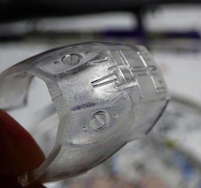 アカンなIMSLEDクリア 気軽に終わらそ思とったけどモノによっては裏面バチクソ梨地の部品があって透明度どころじゃない
乳白色の商品画像の時は表側しか見えてないから気づかなかった(表は表で結構荒い)
なるほどモデラーが磨くわけだ…… 