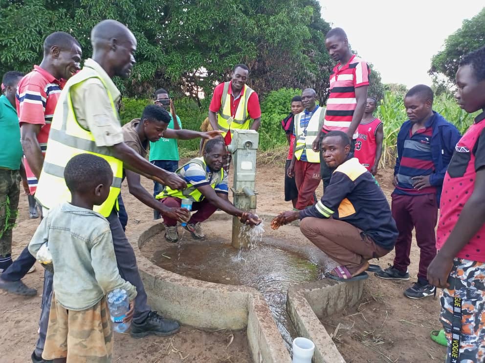 Community participation in the maintenance of water points is key to continued supply of clean & safe water. We are currently training Area Pump Menders (APMs) in sustainability in all 13 districts. These APMs in Kaputa have repaired a borehole after the training. #USwithZambia