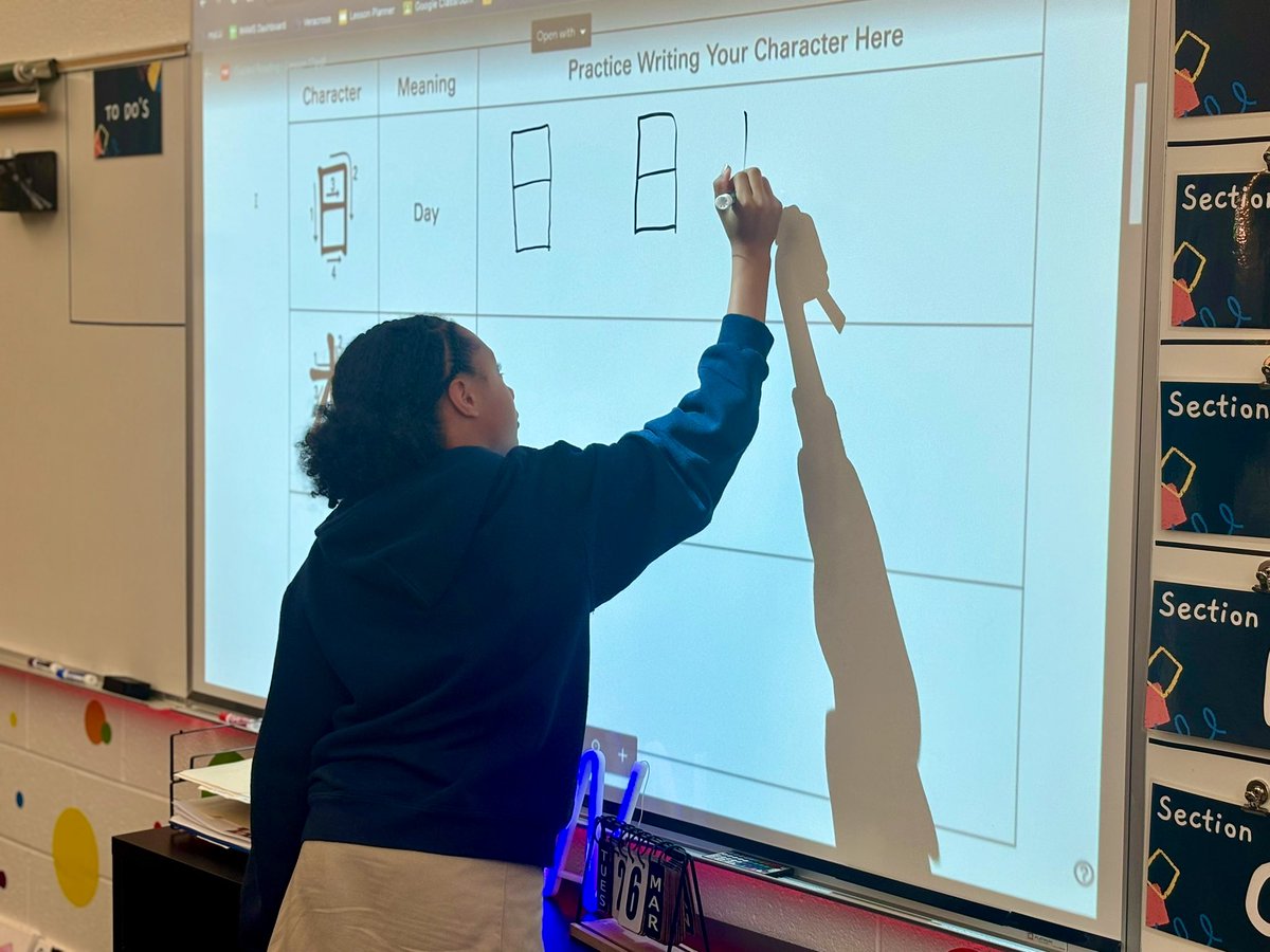 Today in class, we delved into the mesmerizing world of Chinese characters, honing our skills in stroke precision while previewing the lesson on Chinese Discoveries and Inventions! ✍🏾🇨🇳 #WoodwardWay