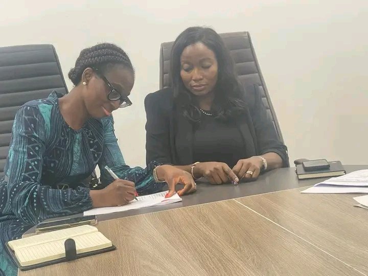 The Special Adviser, Legal, to the Governor, Office of Public-Private Partnerships, Mrs. Bukola Odoe with the Managing Director/CEO, FAAN, Mrs Olubunmi Kuku signing an MoU for the 28km road project from Shasha to the airport tollgate.