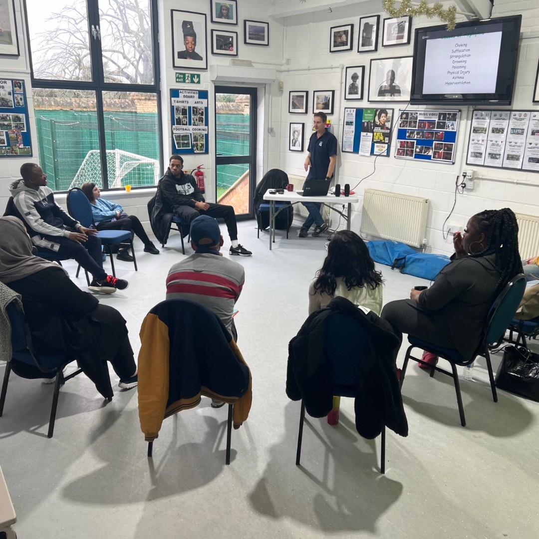 Thank you to Earl's Court Youth Club for hosting an excellent first aid training session 👏 The session helped train up 11 new first aiders to make our youth clubs even safer 💪