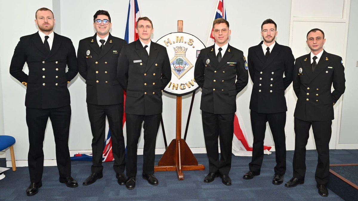 Congratulations to the incredible graduates of MWO 2303! Your hard work and dedication have truly paid off. Wishing you all the best as you begin your journey in the #RoyalNavy. You are the future leaders of tomorrow! Fair winds Shipmates! #ProudToServe #TrainingExcellence