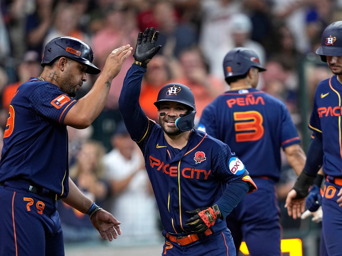 petitsports's tweet photo. ⚾ Venezolanos listos para el Opening Day #MLB
⚽ Fecha 10 arranca este jueves #LigaFutve
🏀Gaiteros y Brillantes en grupos diferentes #SLPB y más 🎧👇 #podcast #micro 
https://t.co/kFyL9JvMDK https://t.co/Uqqmeoi5ft