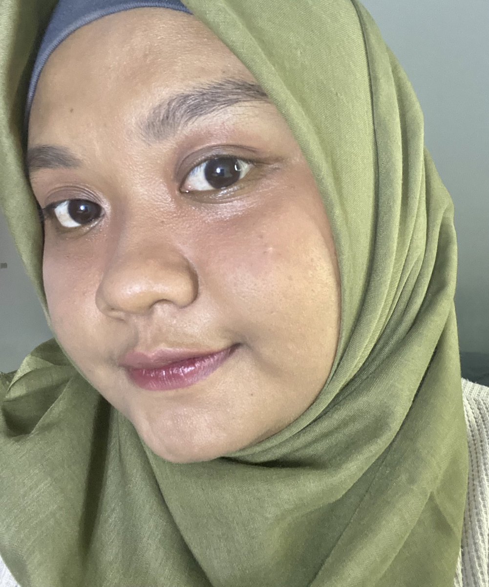 plumpypum's tweet image. PRODUK BARUNYA DEAR ME BEAUTY BAGUS BANGET 😍😍

packagingnya pun eye catching! 

buat makeup daily yang tipis-tipis kaya gini cakeup, jadi wajah gak keliatan pucat dan tetep fresh ✨

#pumereview