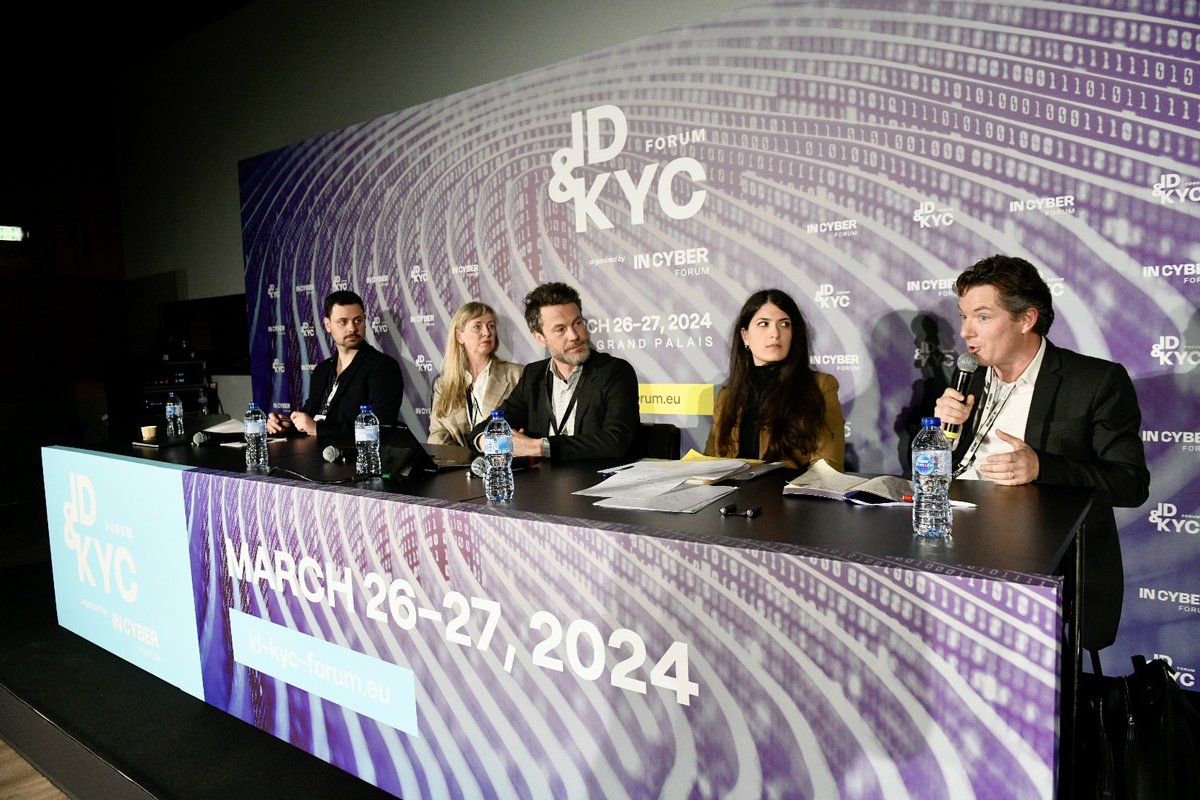 IDforum_eu's tweet photo. Vers un usage plus #responsable d'internet et des réseaux sociaux ?
"La 1ère exposition aux contenus pornographiques est autour de 10 ans en 🇫🇷."
🎙️ @BBalian (@SHLegal), F.CHEVOPPE-VERDIER (YOTI), @ArdaG (ATKM), @Antonin_Molle (https://t.co/OYQIDtSQWU) https://t.co/fesBg1vaB9