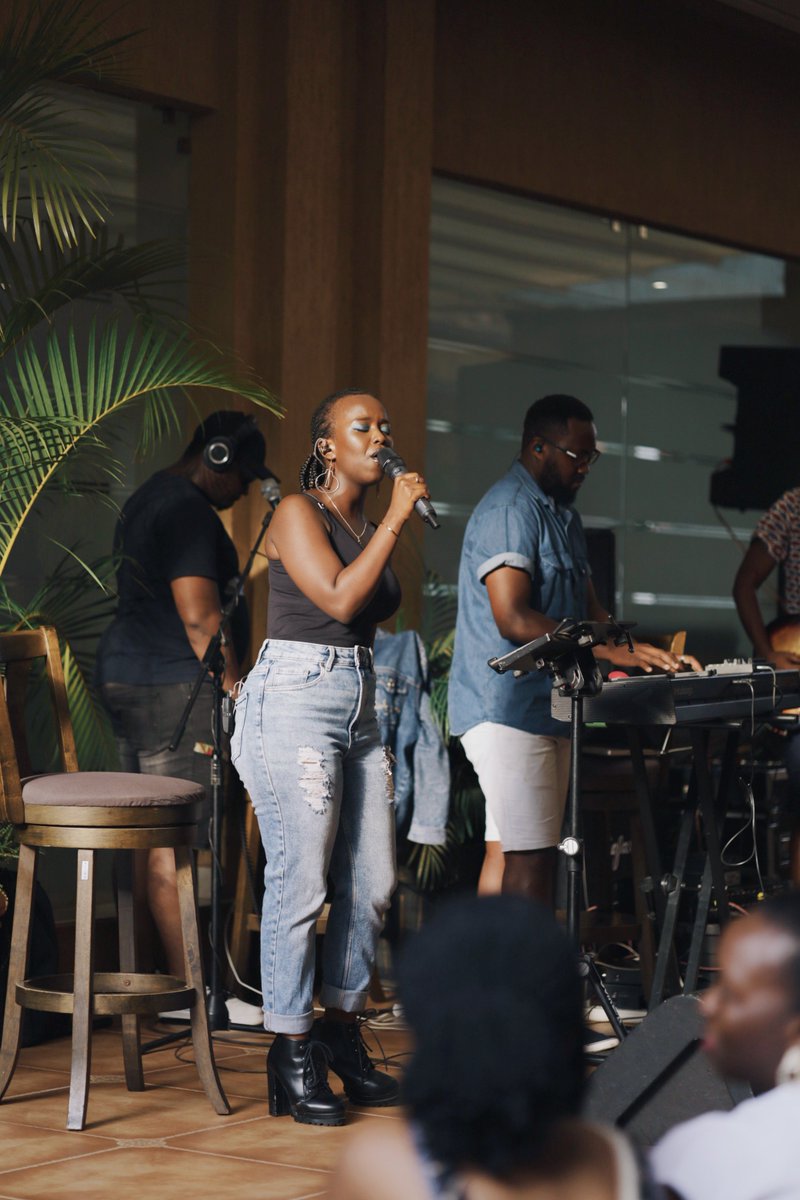 SofarKampala's tweet photo. Sofar loves @Kamanzii_
Her third appearance tells it all .
#LadiesTakeOver
📸 Marteena https://t.co/pxyFJCnrKW