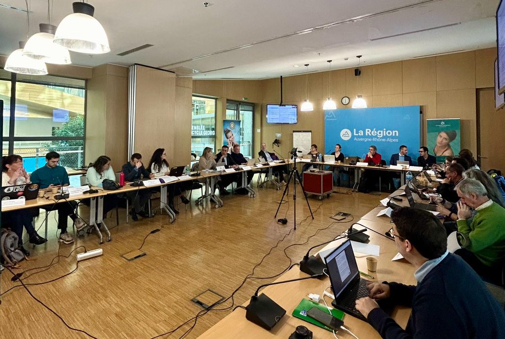 DeputacionOU's tweet image. A Deputación lidera un grupo de traballo para previr os efectos do cambio climático nos mananciais de augas mineromedicinais.

depourense.gal/index.php/actu…