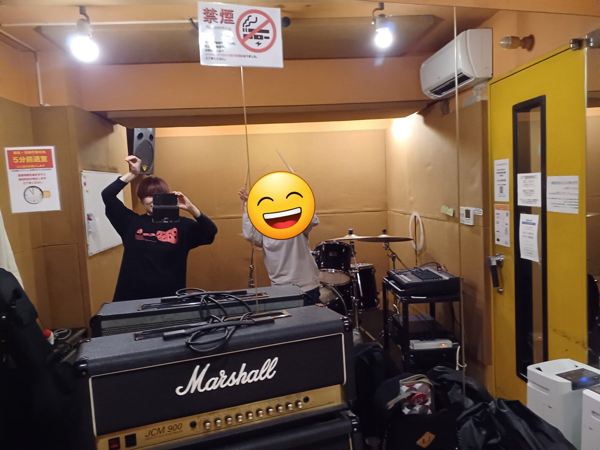 akaitanukichi's tweet photo. どんレッスン受けているソウルメイトとの2回目のスタジオ練でした🎵
1回目とはまた違った楽しさが😆
今日は「バタフライ」と「サイコウ」の2曲を✨️
でも着ているのはセカイイチ、ベー感Tシャツ🤣
爆音は正義。
#KANDERLESSON https://t.co/TicTmdvZRT