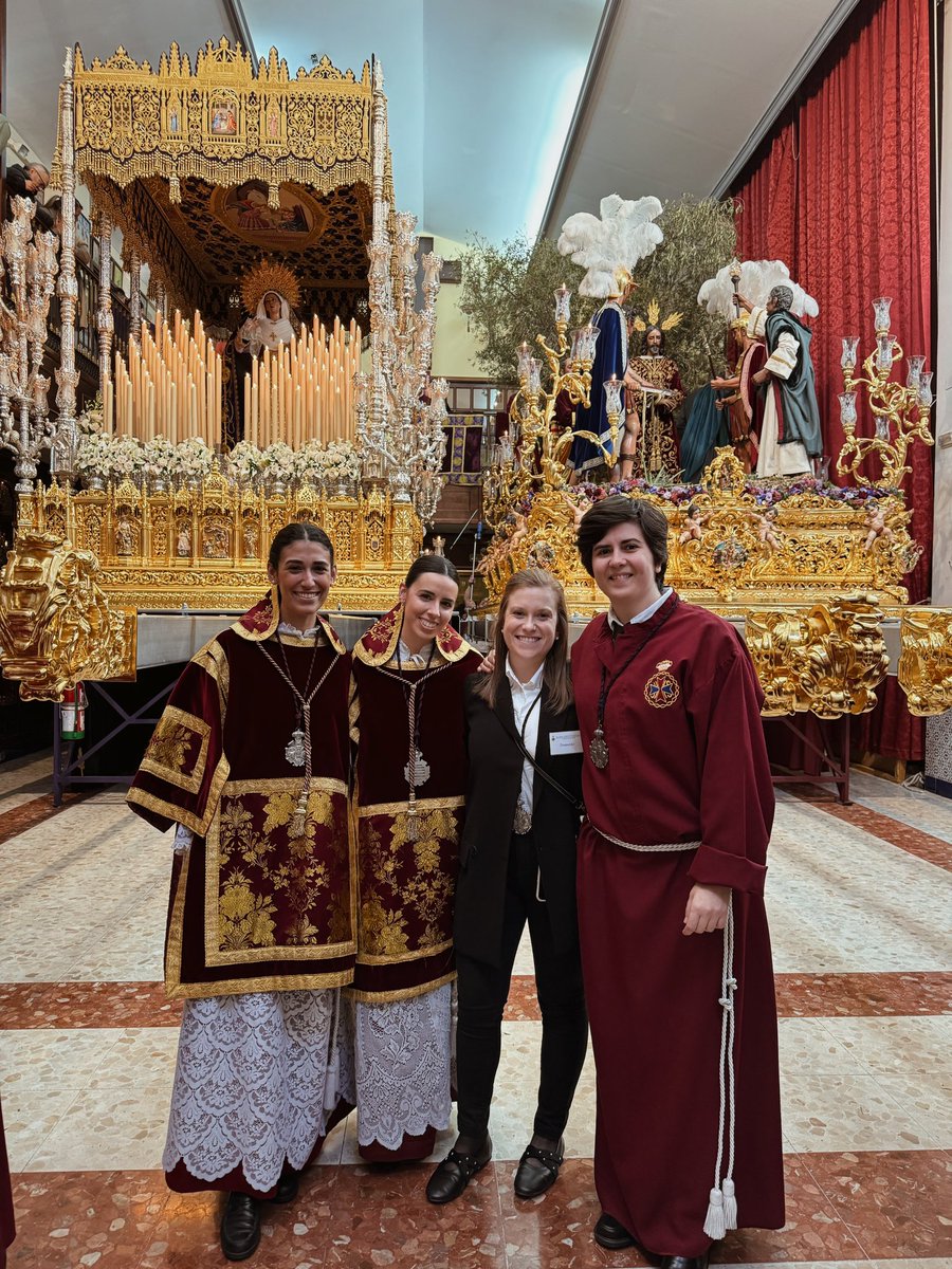 recio_estefania's tweet photo. Qué Martes Santo más feliz.
- 
#CofradíasMLG https://t.co/6Wsq7iHXQe