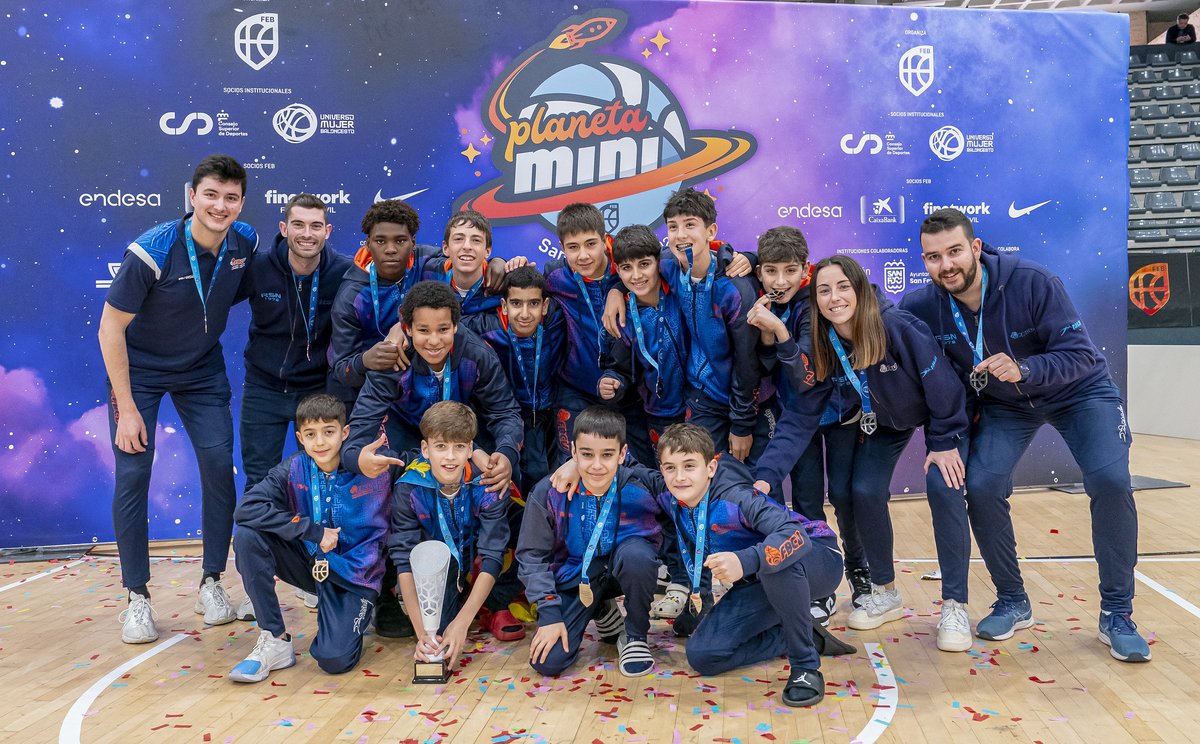BaloncestoESP's tweet photo. Podio masculino del #PlanetaMini2024 🪐

🥇 Cataluña (@FCBQ)
🥈 Comunidad Valenciana (@fbcv_es)
🥉 C. Madrid (@FBMadrid) 

#SomosEquipo https://t.co/XLfqPUeTDp