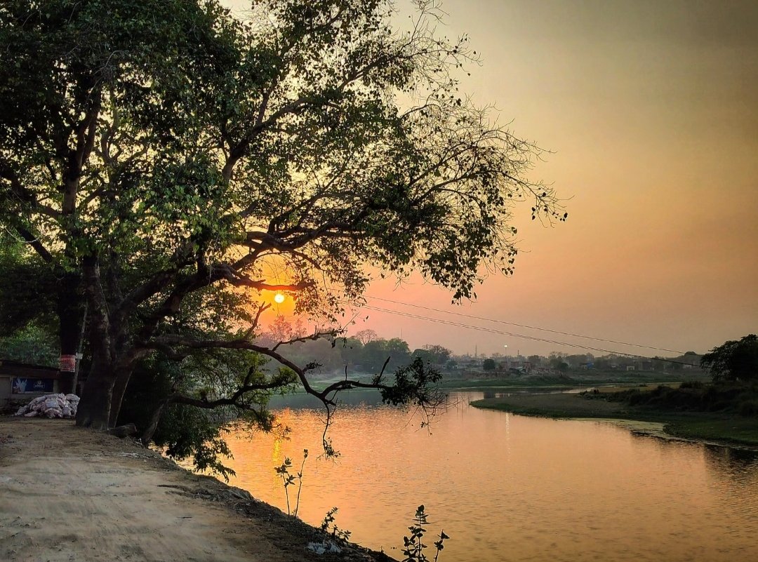 _mesaumya's tweet photo. Perfect sunset point - sikandarpur #Muzaffarpur https://t.co/tzDHsWIPPw