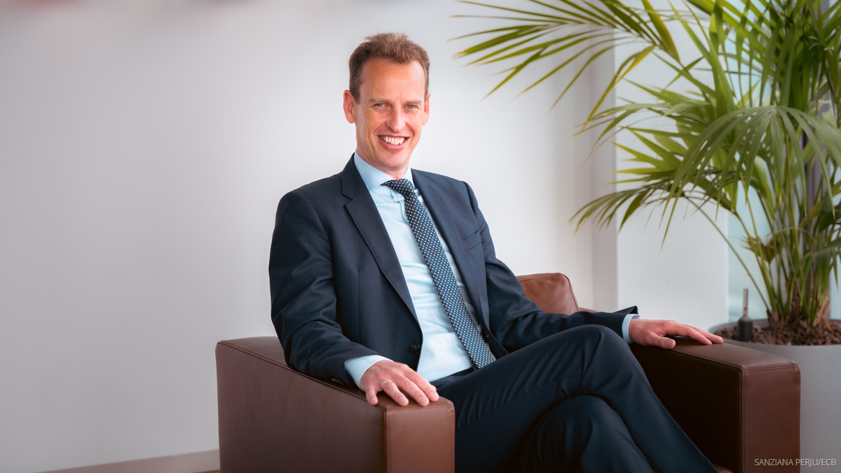 Central banks and supervisors are increasingly taking climate and nature into account to deliver on their mandates, says Executive Board member Frank Elderson.

Also work at the international level has resulted in substantial progress, although more work lies ahead.