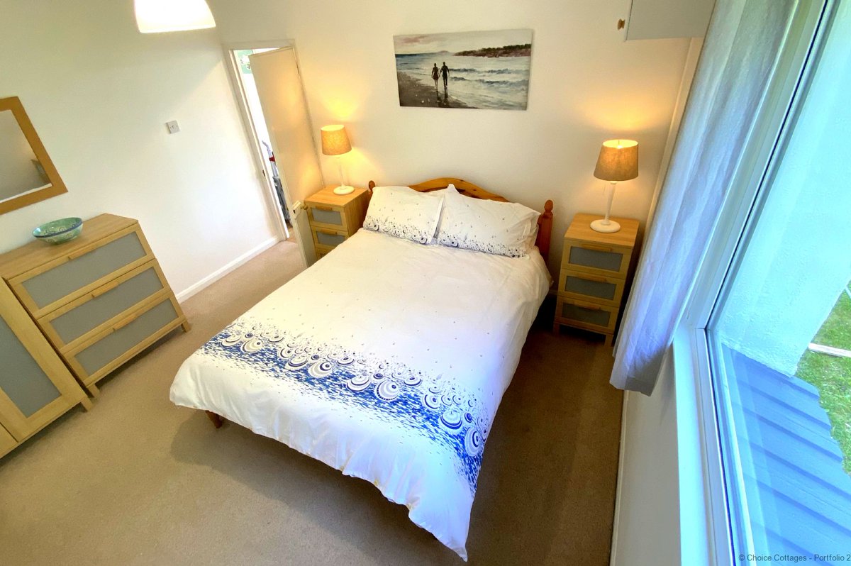 ChoiceCottages's tweet photo. CROYDE SEAGRASS: A cozy 2-bedroom home with sea views, enclosed garden, and pet-friendly. Located in Croyde, steps from the beach and village life. Accommodates up to 6 guests, includes large driveway and Putsborough beach car park pass. Perfect for families and surf lovers. https://t.co/EDhXA7hODH