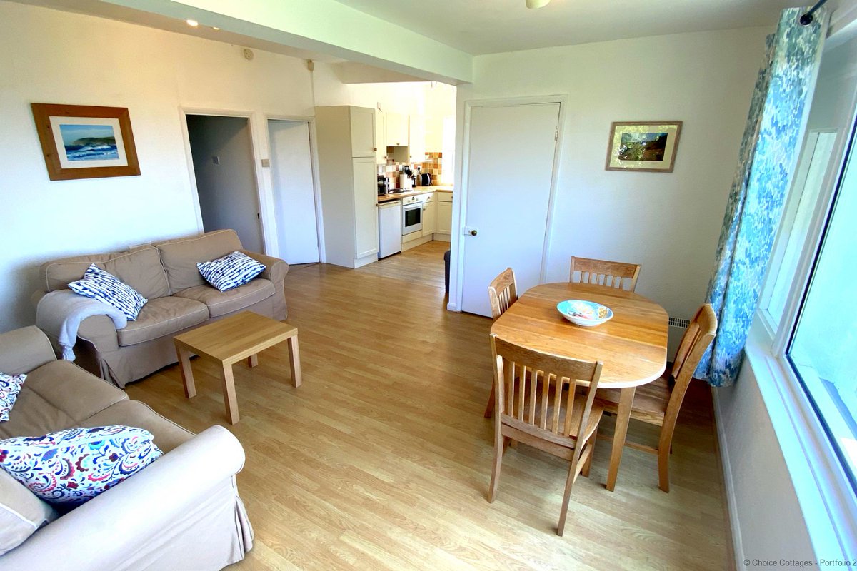 ChoiceCottages's tweet photo. CROYDE SEAGRASS: A cozy 2-bedroom home with sea views, enclosed garden, and pet-friendly. Located in Croyde, steps from the beach and village life. Accommodates up to 6 guests, includes large driveway and Putsborough beach car park pass. Perfect for families and surf lovers. https://t.co/EDhXA7hODH