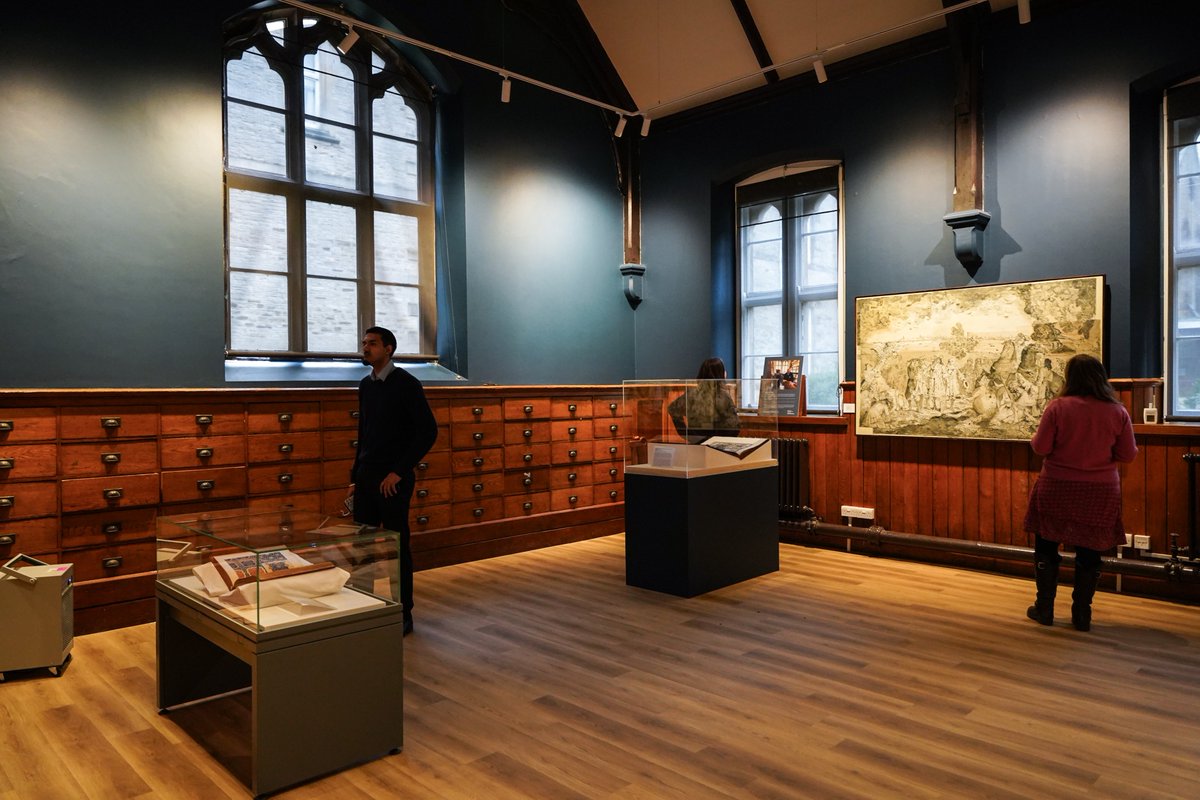A closer look at Ushaw's brand new 𝐋𝐢𝐛𝐫𝐚𝐫𝐲 𝐆𝐚𝐥𝐥𝐞𝐫𝐲 🖼️ Housing 'The Ushaw Editions', which highlights artworks by the annual Ushaw Residency and Acquisition Prize winners in collaboration with @woolwichCPF On display from 10am - 4pm daily. #NorthEast #Durham