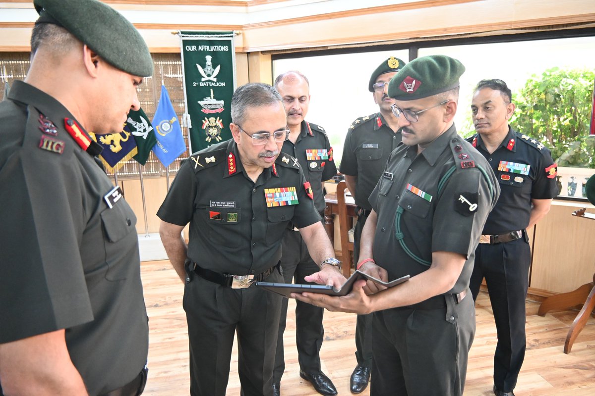 suryacommand's tweet photo. #IndianArmy
#GoingDigital #EmbracingTechnology
Lt Gen NS Raja Subramani GOC-in-C, #SuryaCommand launched the Surya Auditorium movie booking App #SAMBA at #Lucknow for the #SuryaWarriors and families. The app provides 'one click' function for availing benefits of various facilities in the station.
@adgpi
@ProDefLko
@PRODefDehradun
@PROdefprayagraj