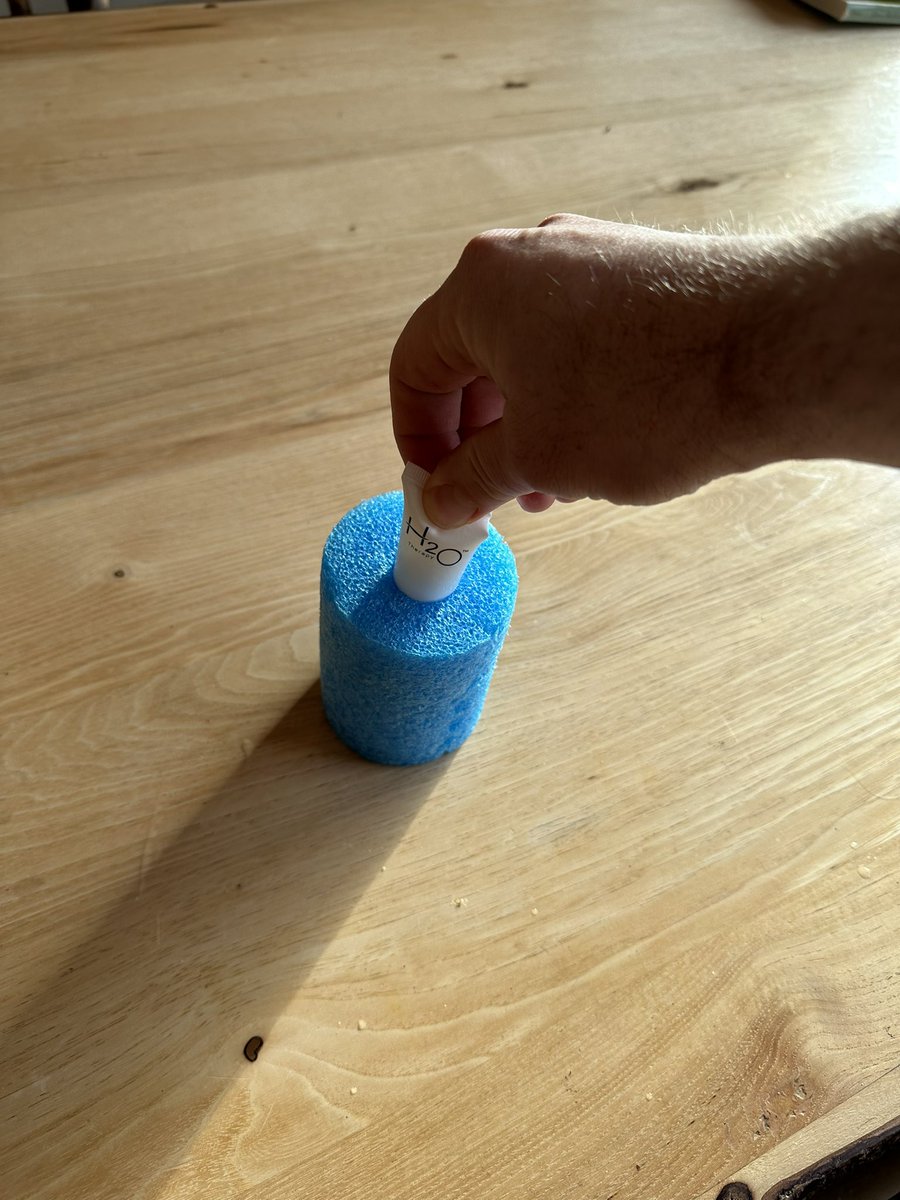 mchamberlainPE's tweet photo. When #physed Ts go on vacation… 😅

Added a shampoo bottle with water for weight

Spatula handle to connect the noodle

#springbreak #196pride https://t.co/t8CzxygPdb