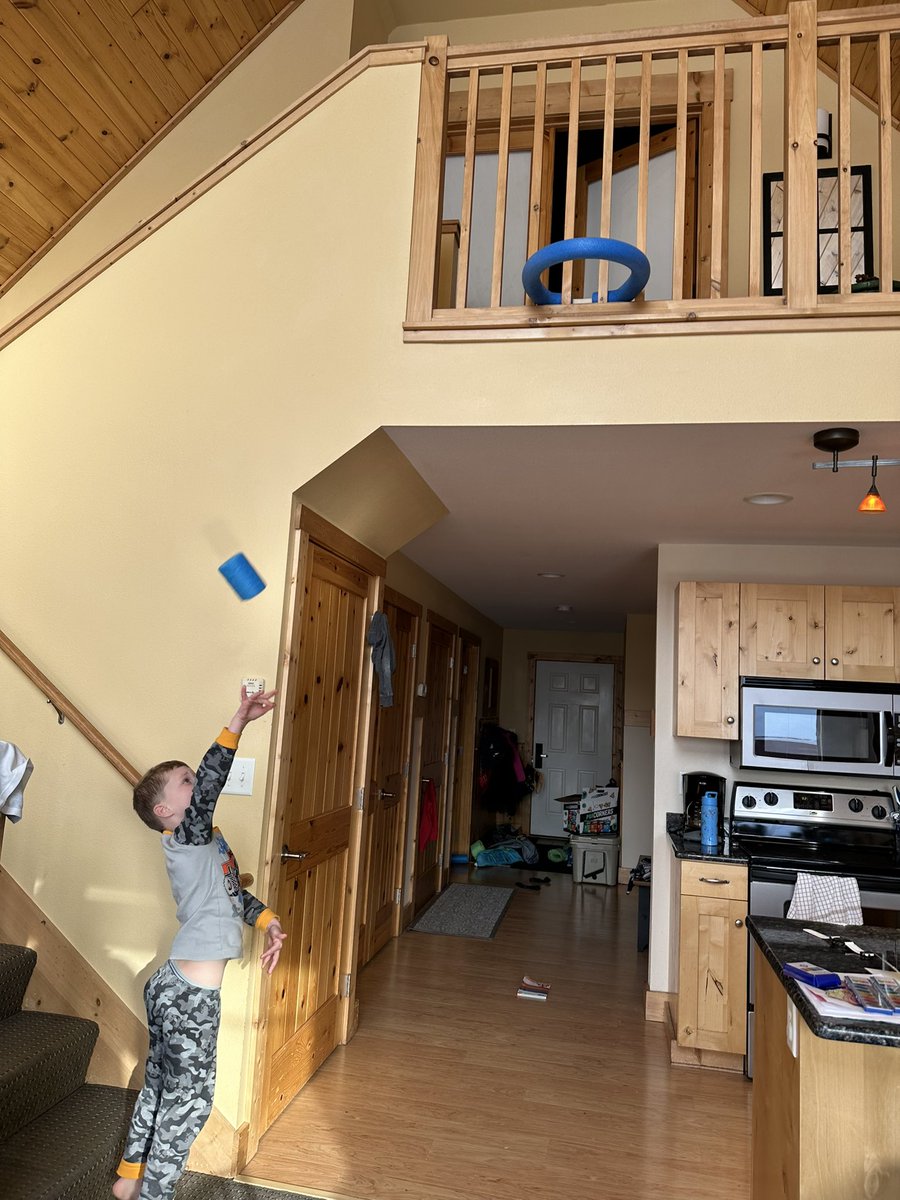 mchamberlainPE's tweet photo. When #physed Ts go on vacation… 😅

Added a shampoo bottle with water for weight

Spatula handle to connect the noodle

#springbreak #196pride https://t.co/t8CzxygPdb