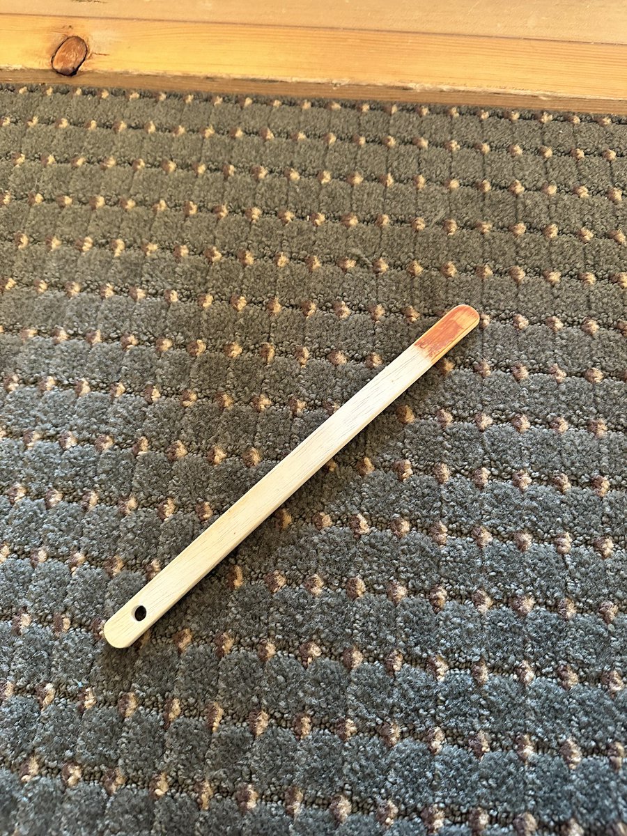mchamberlainPE's tweet photo. When #physed Ts go on vacation… 😅

Added a shampoo bottle with water for weight

Spatula handle to connect the noodle

#springbreak #196pride https://t.co/t8CzxygPdb