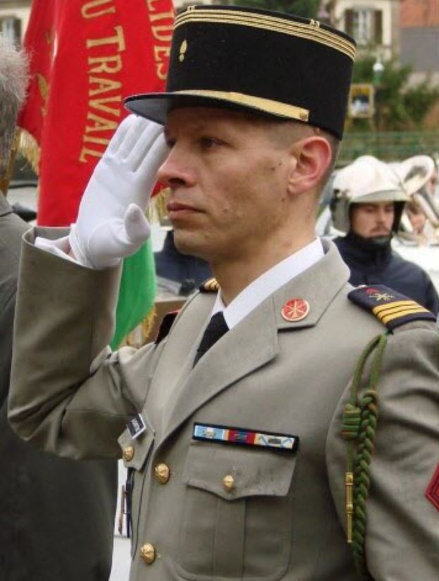 TheatrumBelli's tweet image. IN MEMORIAM
Chef d'escadron Christophe SCHNETTERLE du #93eRAM, mort le 27 mars 2012 des suites de ses blessures reçues en Afghanistan par un soldat de afghan qui avait ouvert le feu le 20 janvier sur les soldats français, tuant 4  de ses camarades et en blessant 14 autres.