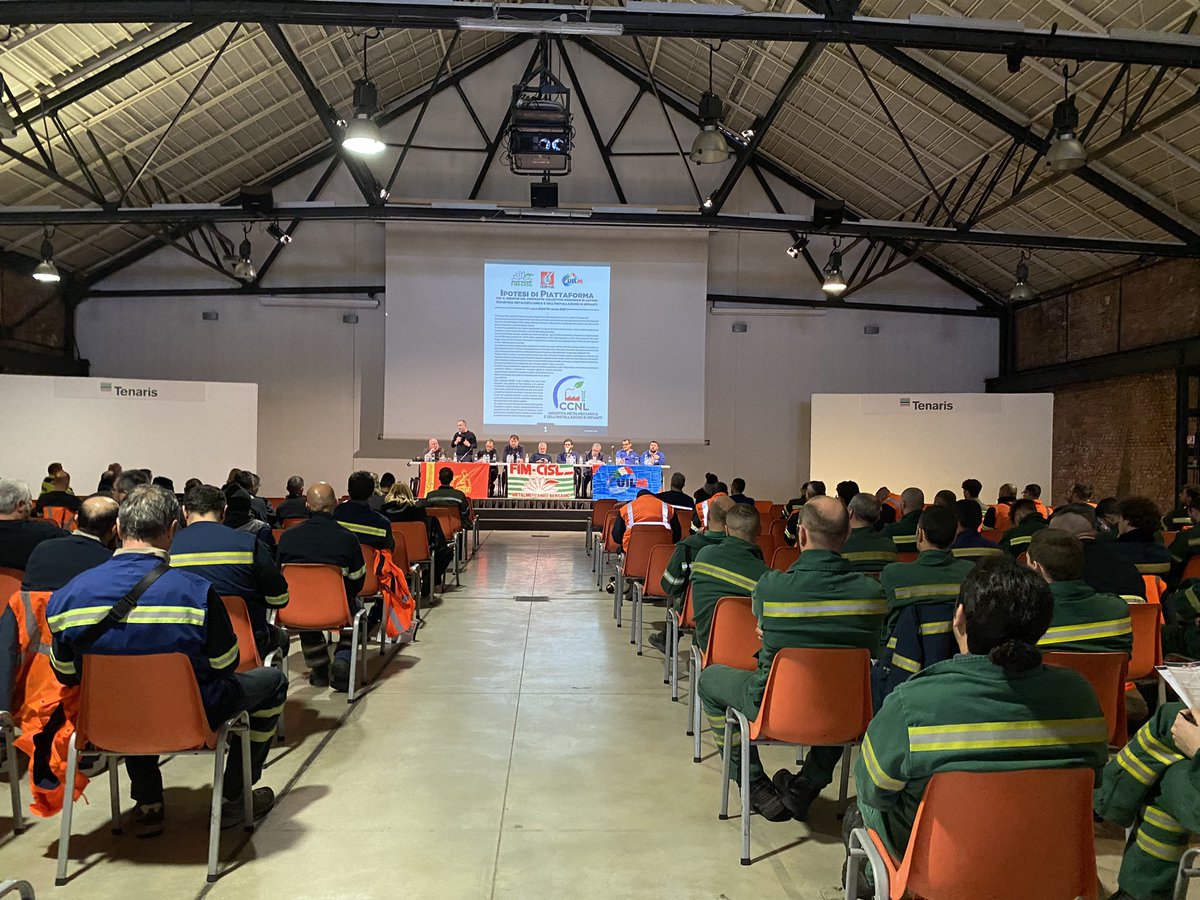 UilmNazionale's tweet photo. #Metalmeccanici #Lavoro #RinnovoCCNL

👷‍♂️👷‍♀️Al via la seconda assemblea con i lavoratori dello stabilimento di Dalmine (Bergamo) della Tenaris, in vista del rinnovo del contratto nazionale 🔵🔵🔵

@UilmBg https://t.co/PEtzYP0oWL