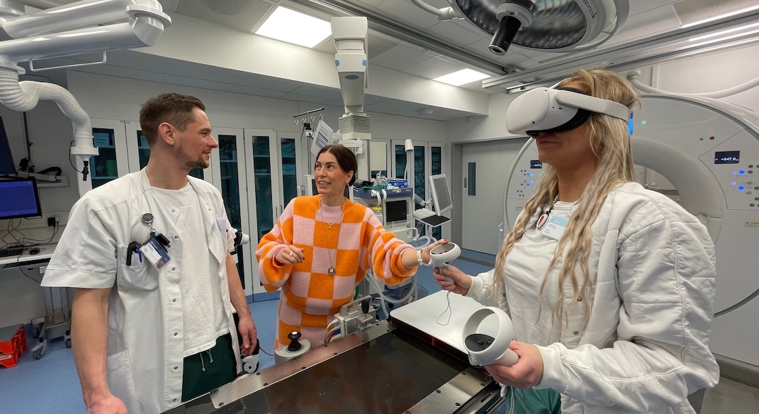 A new VR simulation training for medical students can decrease the costs associated with the use of educators' time and hospital facilities, while still ensuring and maintaining the effectiveness of the medical training. 👓🩺🚑 Learn more here: di.ku.dk/english/news/2…