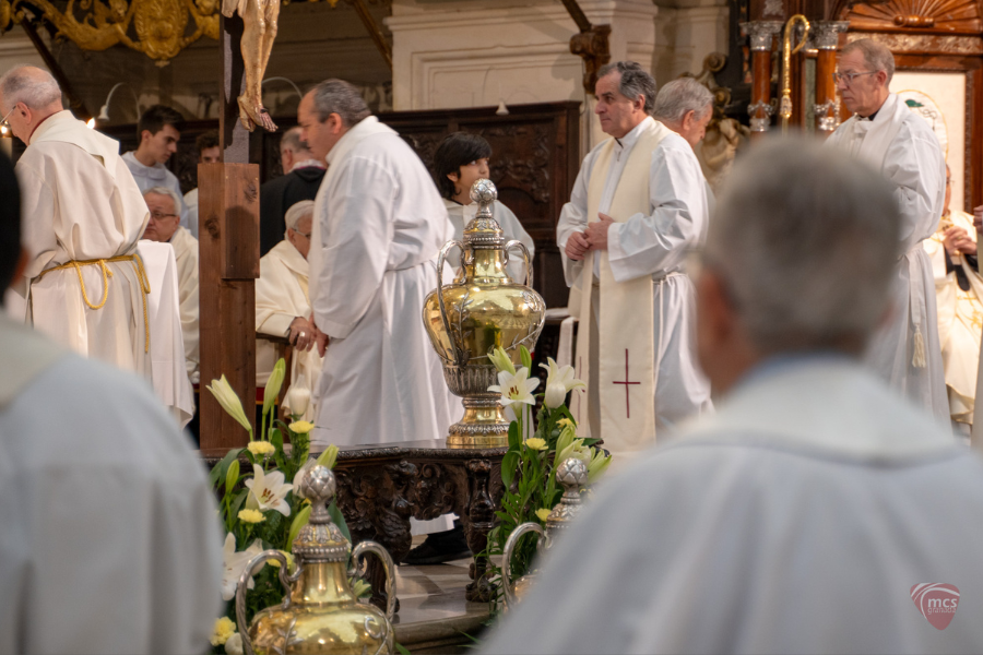 ✝️En este Miércoles Santo, la Catedral ha acogido la celebración de la Misa Crismal, en la que el clero diocesano ha renovado sus promesas sacerdotales y se han bendecido los Santos Óleos y consagrado el Santo Crisma. 

✍️ archidiocesisgranada.es/noticias/misa-…

<a href="/jmgilt/">Mons. Gil Tamayo</a>