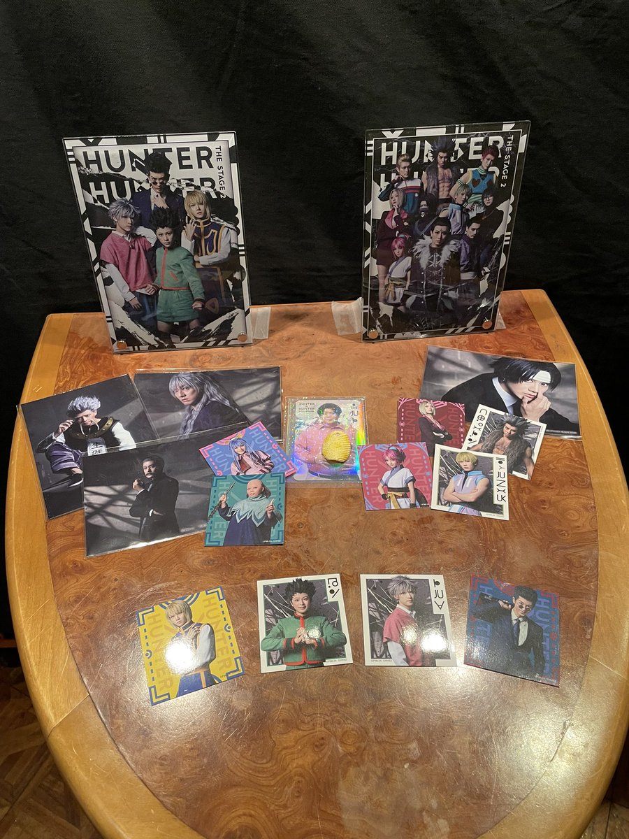 spcjaxx's tweet photo. なんか物販で今回は出てないミルキがキラキラになってるのとか良かった！

しかも誰かがポテチみたいの置いてる

#舞台ハンター
@hunter_stage https://t.co/Meqfn3LLKI