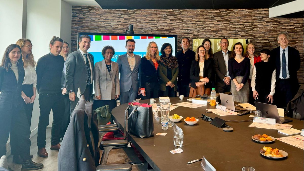 GHAFrance's tweet photo. 📸 Ravis d'avoir rencontré le Dr. @SaniaNishtar, nouvelle Directrice exécutive de @gavi, l'Alliance des vaccins, et @CerrJ de la @gatesfoundation à Paris aujourd'hui.
Des échanges passionnants pour poursuivre notre mobilisation collective en faveur de la #vaccination dans le 🌍 ! https://t.co/7t5edVGxkd