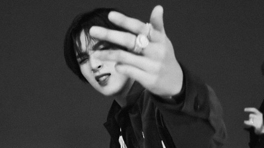 haechanprints's tweet photo. damn haechan.. https://t.co/0SJ9LLmkTK